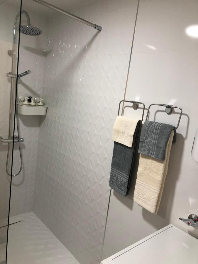 Appartamento Totalmente Reformado Con Piscina Y Jardines Al Lado De La Playa De La Carihuela *